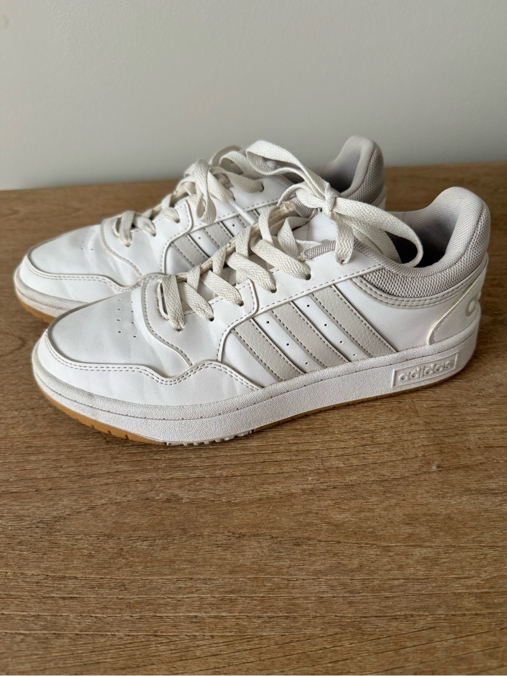 adidas Hoops, Women’s White Low-Top Court Sneakers, size 6.5